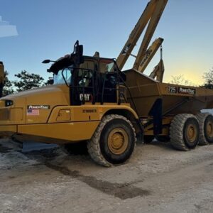 2023 CATERPILLAR 725